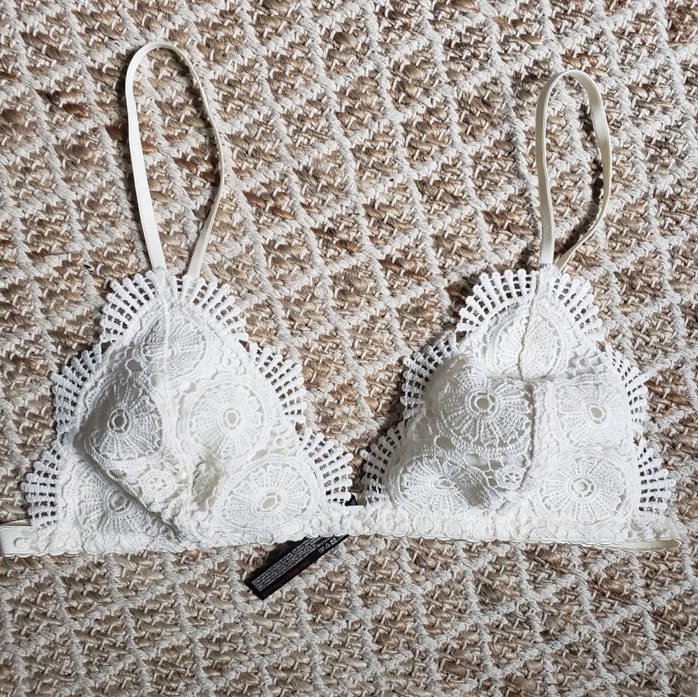 🔥SOLD Urban Outfitters Bralette New - Picture 1 of 8